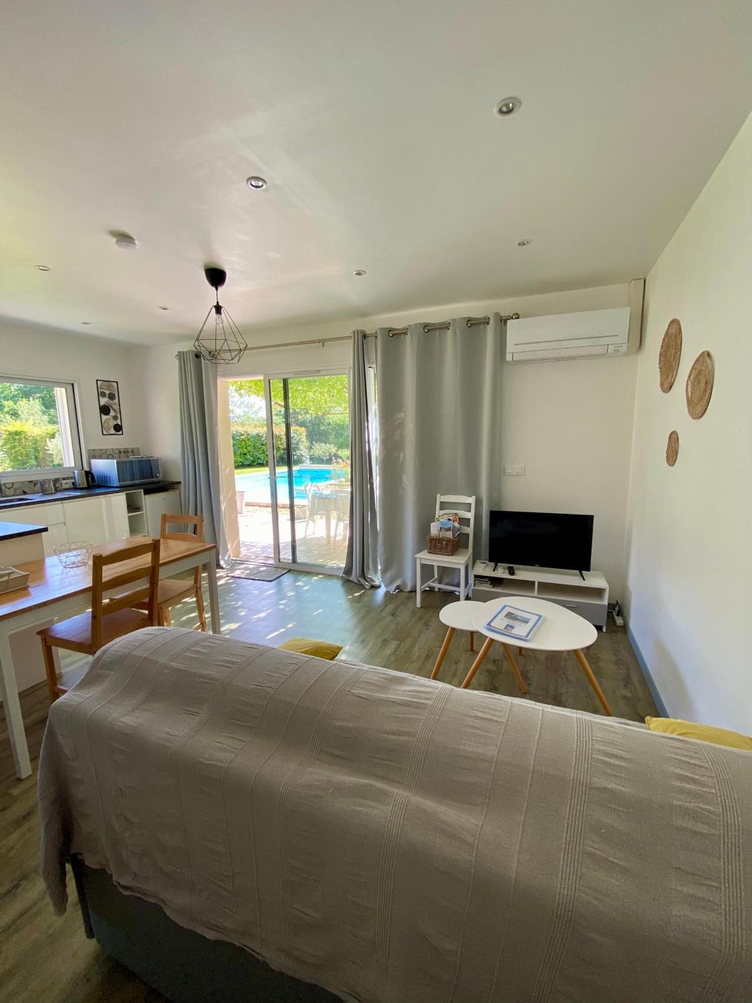 La petite maison Robion Chambre photo