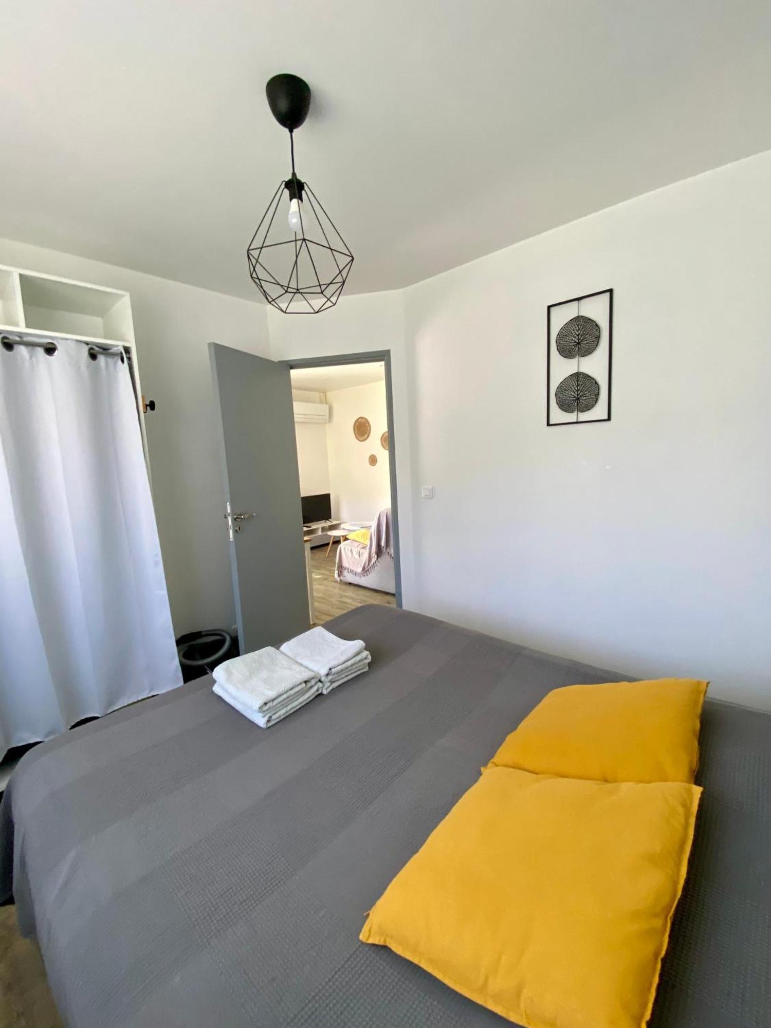 La petite maison Robion Chambre photo