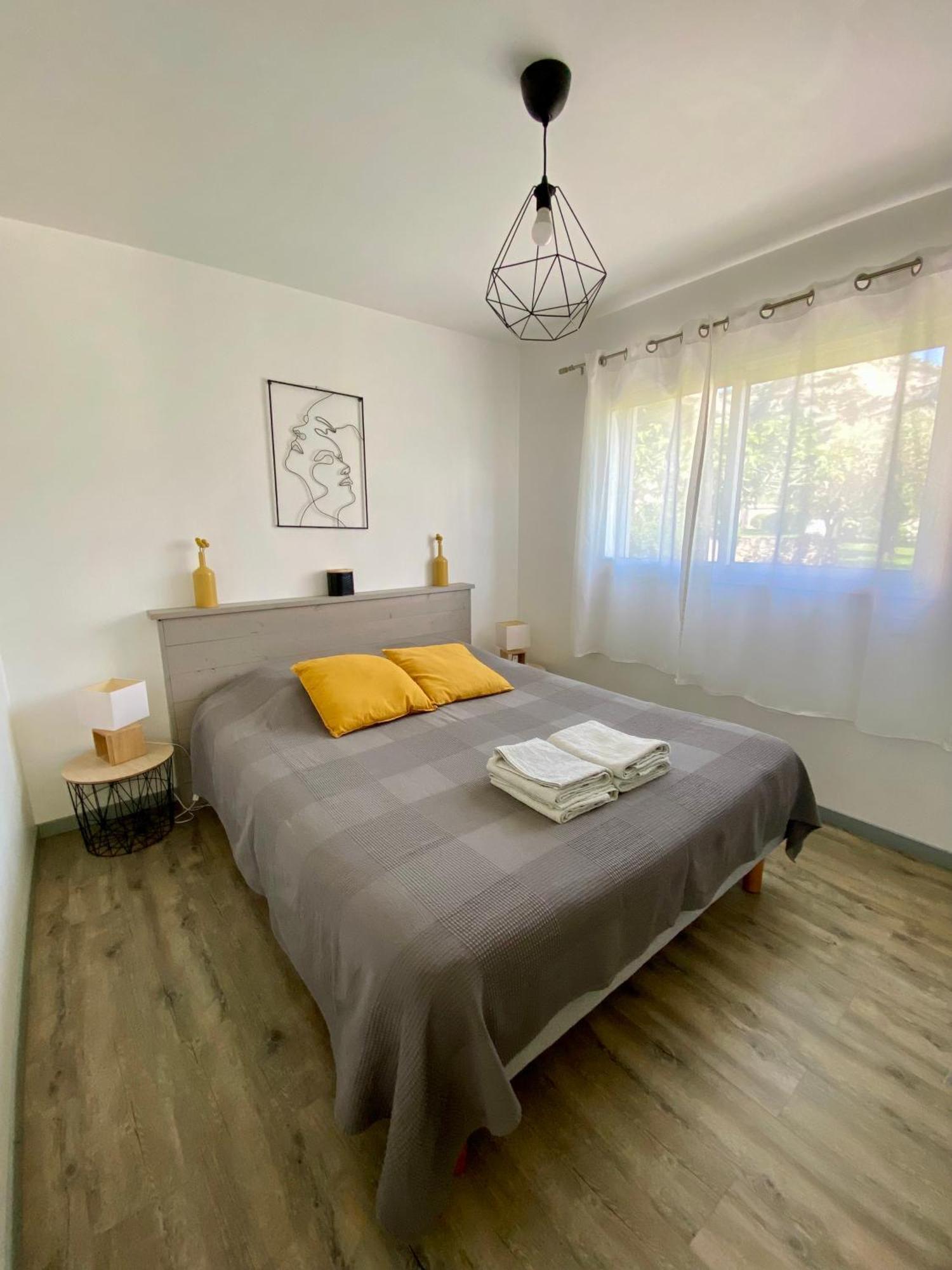 La petite maison Robion Chambre photo